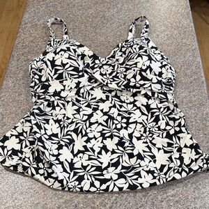 Lands' End Floral Black and White Women's Tankini Top - Size 22 DD